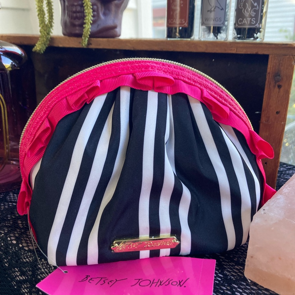 NWT Betsey Johnson Makeup Bag
